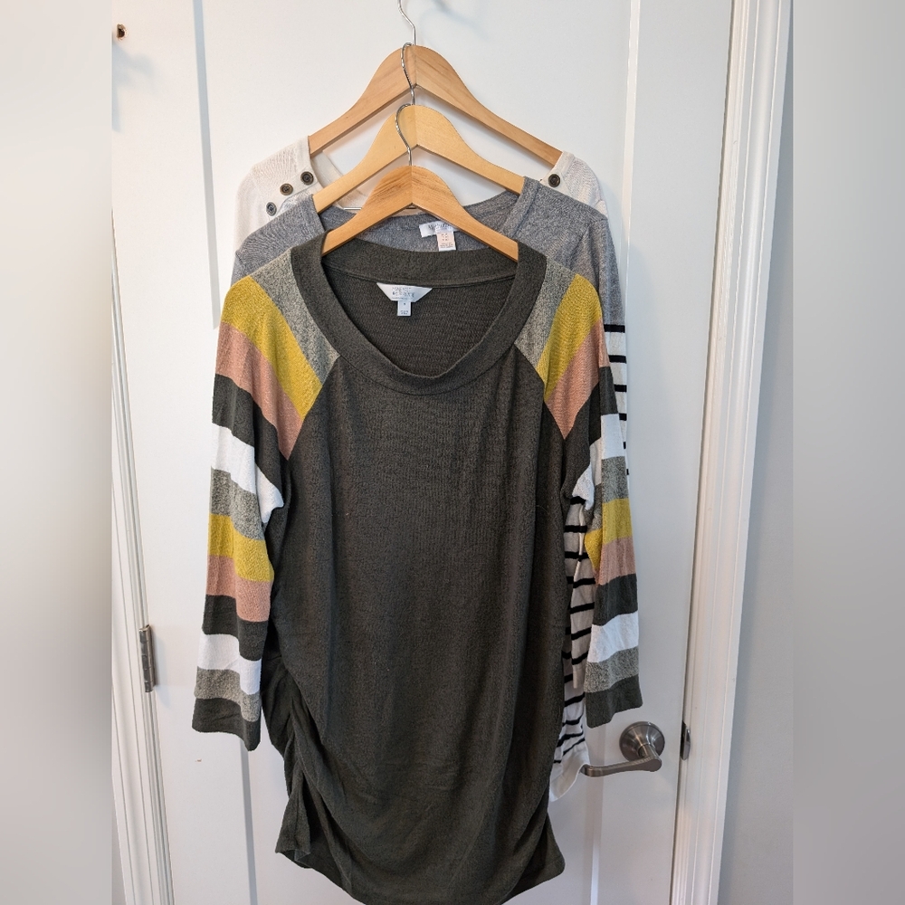 Set of three maternity sweaters, size XL